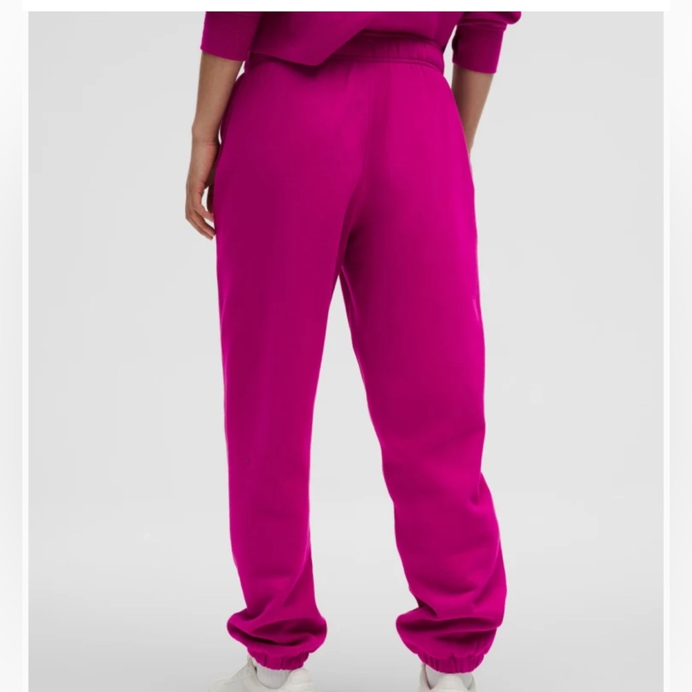 Lululemon Scuba Mid-Rise Oversized Jogger *Tall Ripened Raspberry Size Small - Picture 3 of 4